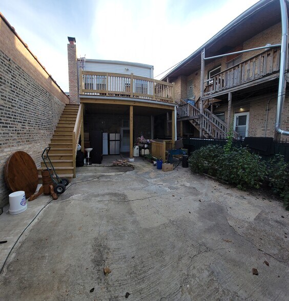 2556 W Lawrence Ave, Chicago, IL à louer - Photo de l’immeuble – Image 2 sur 18