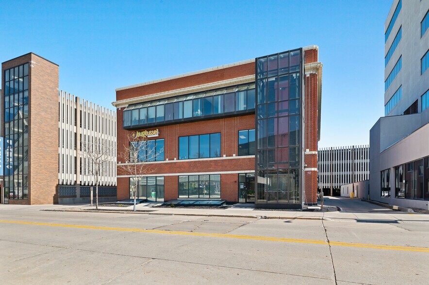 417 Pine St, Green Bay, WI à vendre - Photo de l’immeuble – Image 2 sur 55