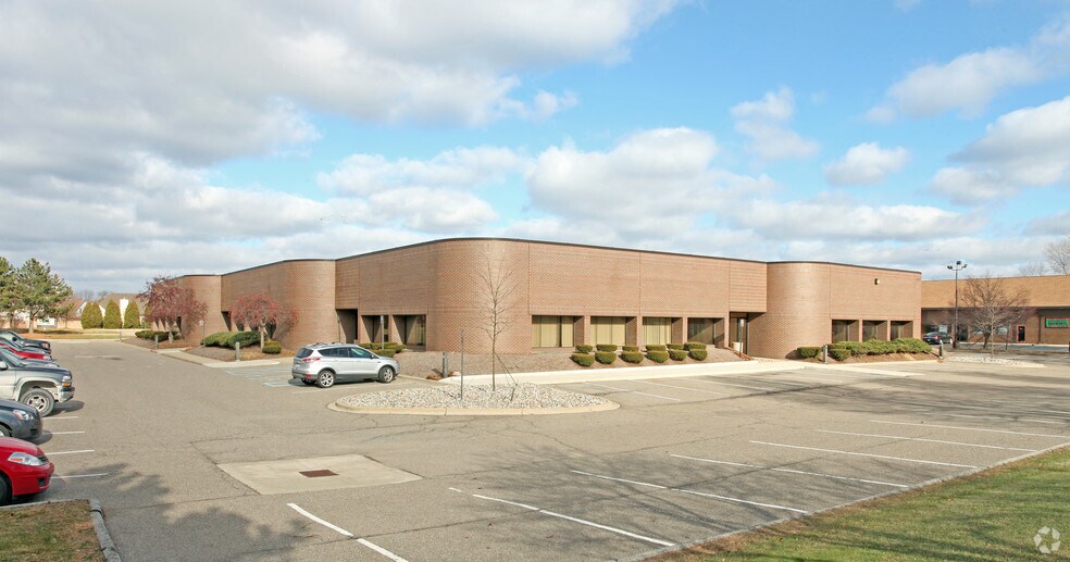 41150 Technology Park Dr, Sterling Heights, MI à louer - Photo de l’immeuble – Image 2 sur 3