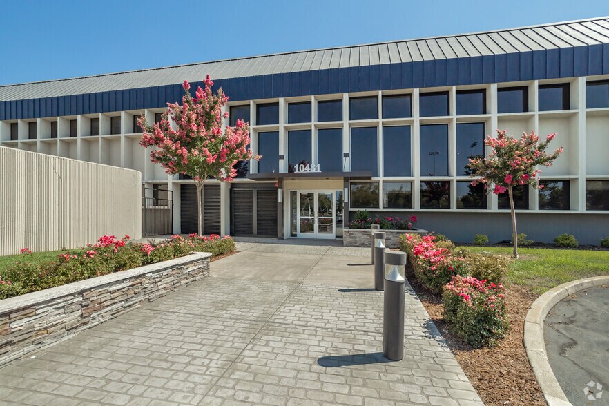 10481 Armstrong Ave, Mather, CA à vendre - Photo principale – Image 1 sur 6