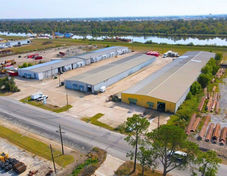 2211 - 2217 Engineers Rd, Belle Chasse, LA à louer - Photo de l’immeuble – Image 2 sur 8