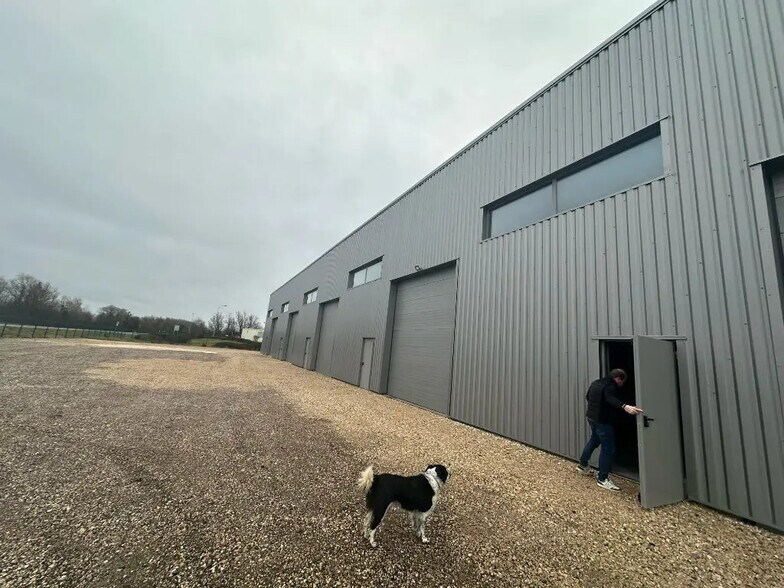 Industriel/Logistique dans Izier à louer - Photo de l’immeuble – Image 1 sur 2