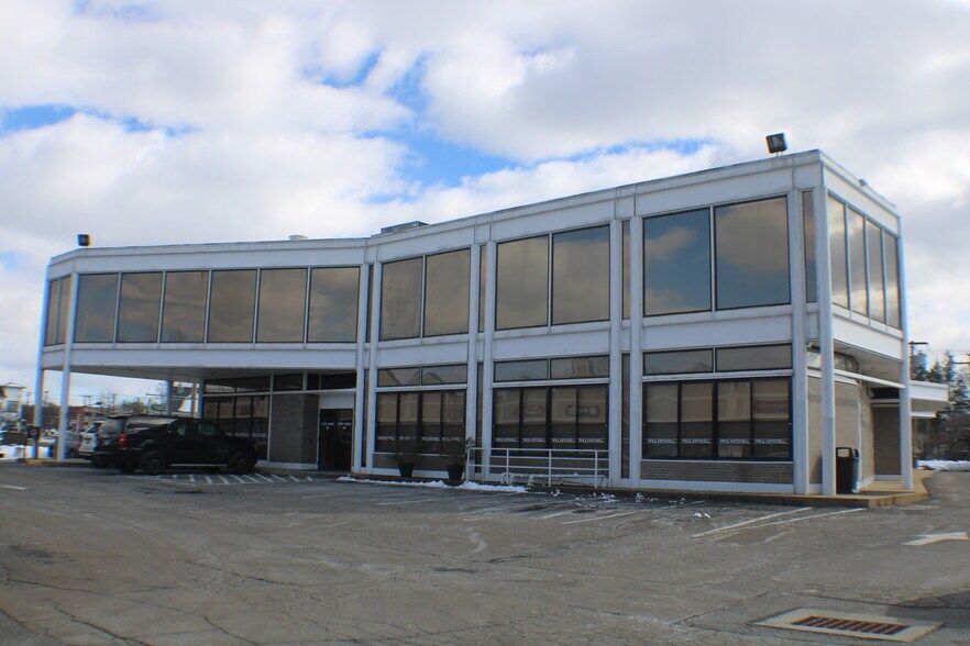 97 Washington Ave, North Haven, CT à louer - Photo de l’immeuble – Image 3 sur 15