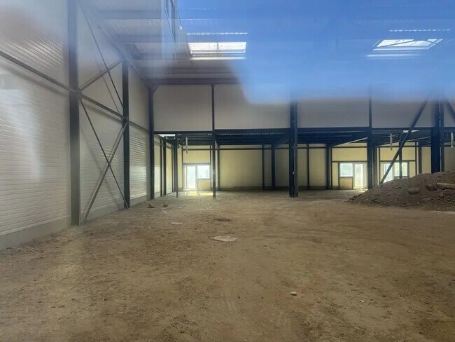 Plus de détails pour Bureau, Local d'activités à louer