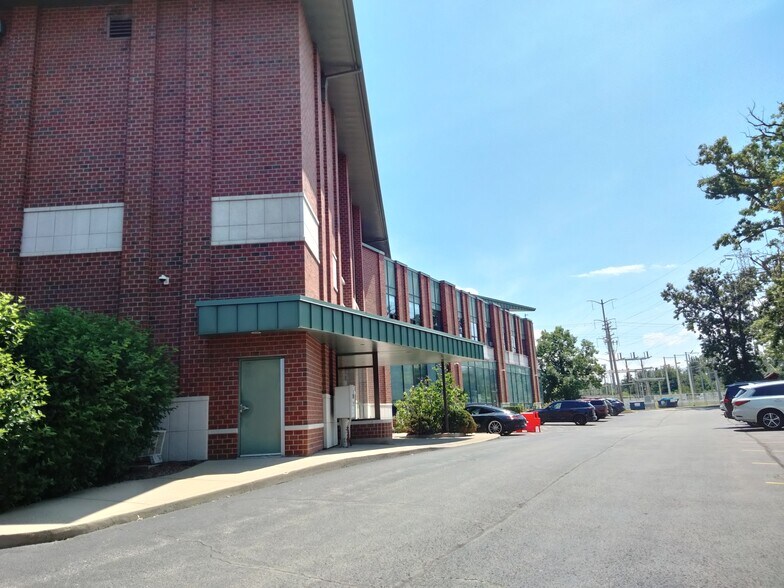 3330 Skokie Valley Rd, Highland Park, IL à louer - Photo de l’immeuble – Image 3 sur 8