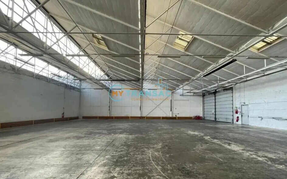 Local d’activités dans Massy à louer - Photo de l’immeuble – Image 3 sur 22