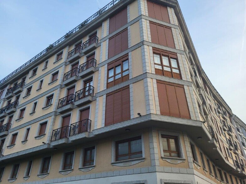 Avenida de Benito Galcerán, Viveiro, Lugo à vendre - Photo de l’immeuble – Image 2 sur 14