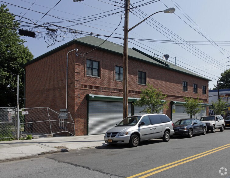 683-685 Henderson Ave, Staten Island, NY à louer - Photo de l’immeuble – Image 2 sur 7