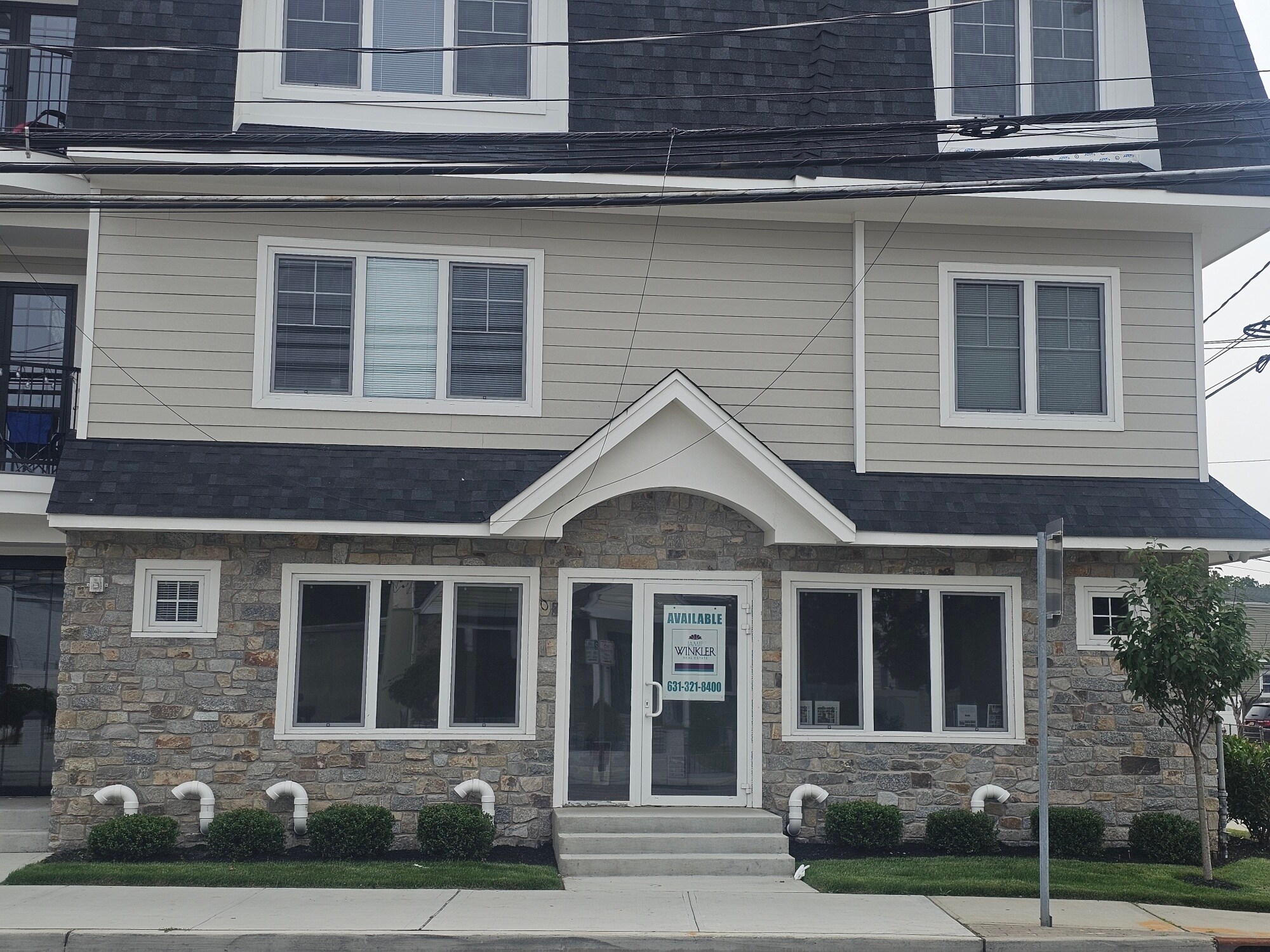 400 Oak St, Copiague, NY à louer Photo de l’immeuble– Image 1 sur 22