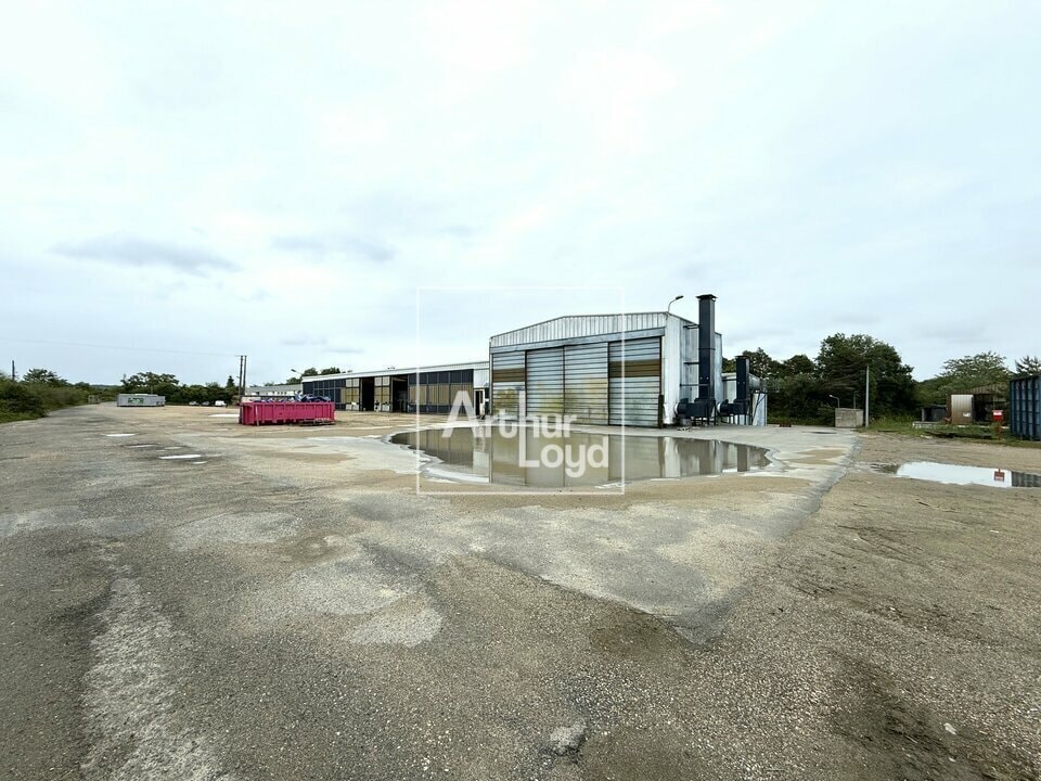 Local d'activités dans  à vendre Photo de l’immeuble– Image 1 sur 11