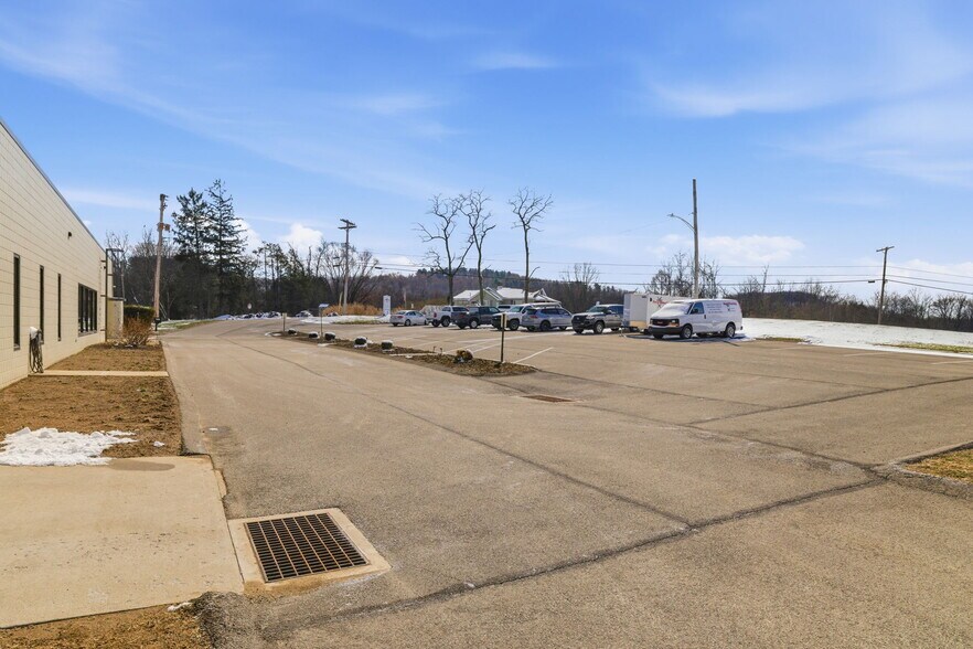 221 Russellton Dorseyville Rd, Cheswick, PA à louer - Photo de l’immeuble – Image 3 sur 78