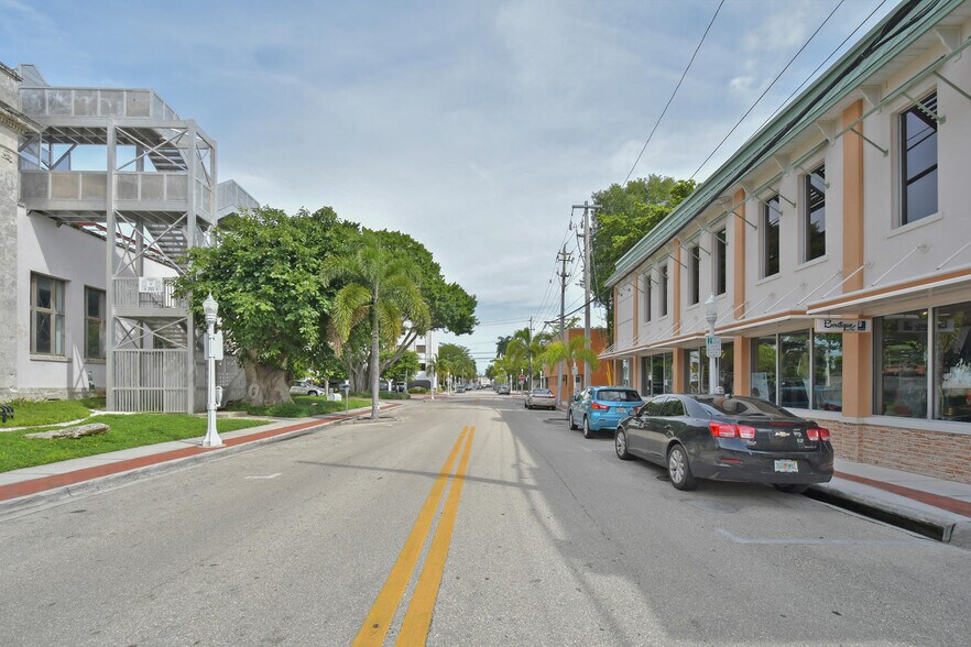2401 1st St, Fort Myers, FL à vendre - Photo de l’immeuble – Image 3 sur 6