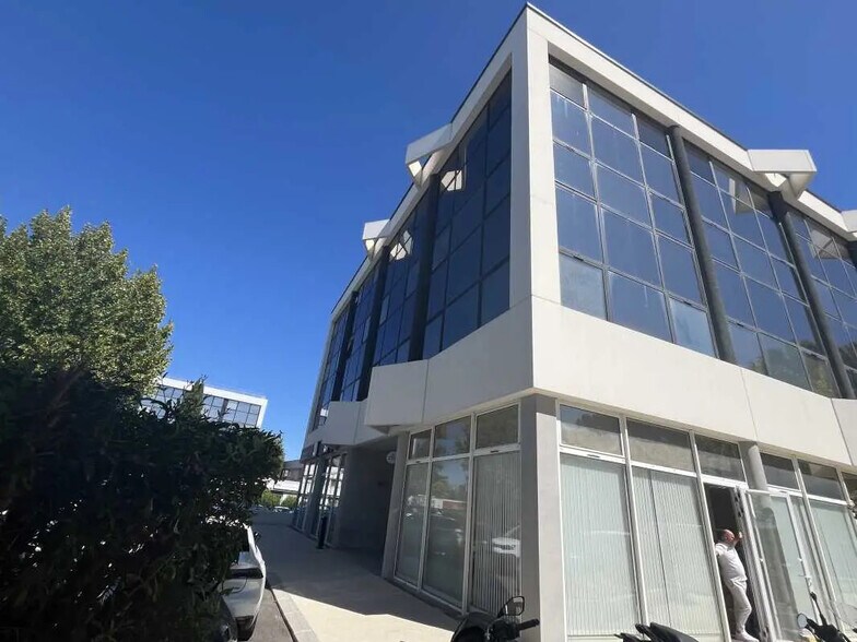 75 Rue Marcelin Berthelot, Aix-en-Provence à louer - Photo de l’immeuble – Image 2 sur 13