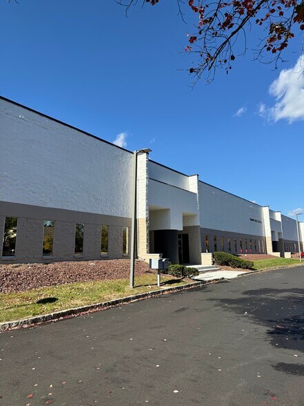 200 Campus Dr W, Marlboro, NJ à louer - Photo de l’immeuble – Image 2 sur 4