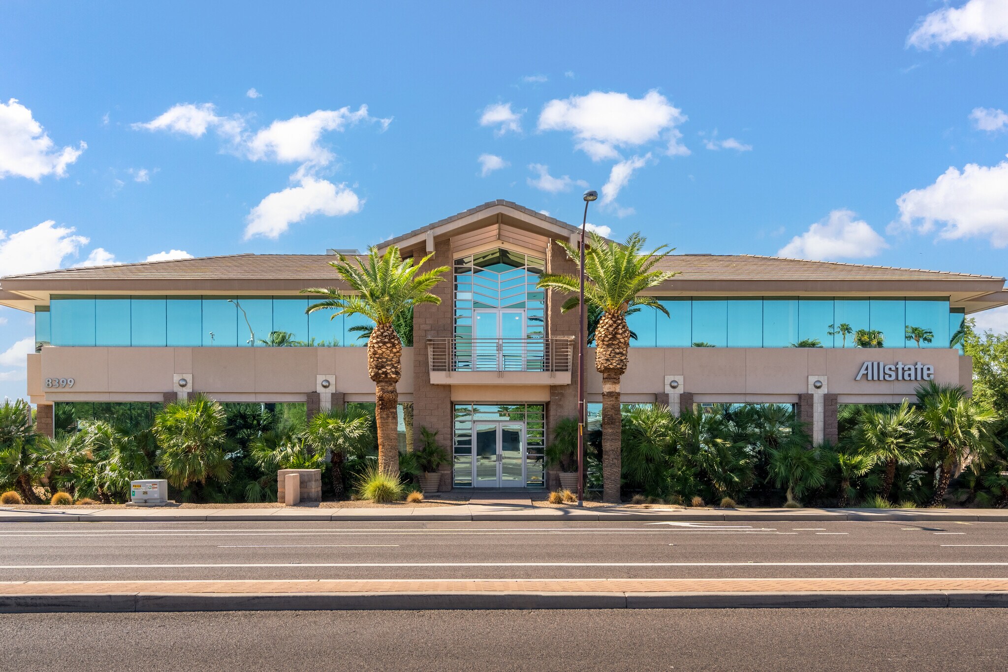 8399 E Indian School Rd, Scottsdale, AZ à louer Photo de l’immeuble– Image 1 sur 8