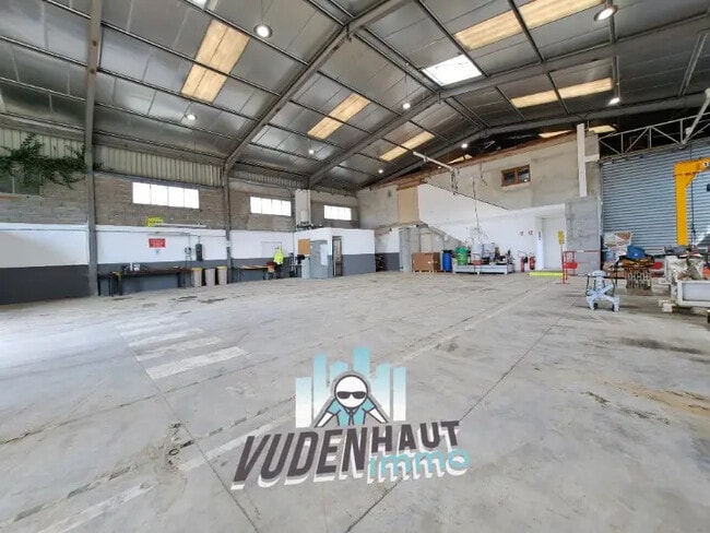 Plus de détails pour Local d’activités à vendre