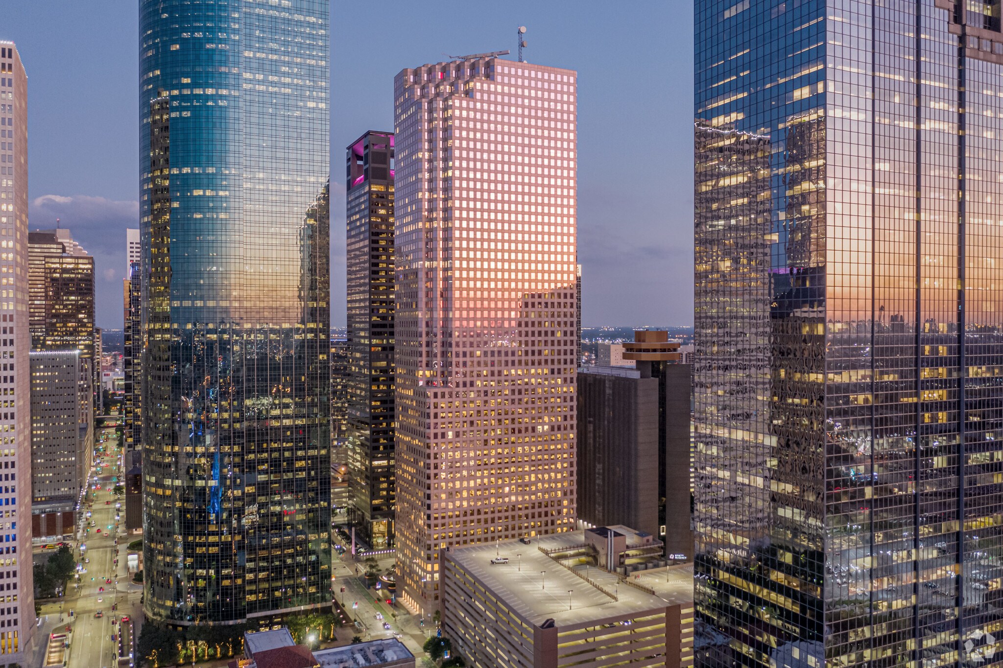 1100 Louisiana St, Houston, TX à louer Photo de l’immeuble– Image 1 sur 21