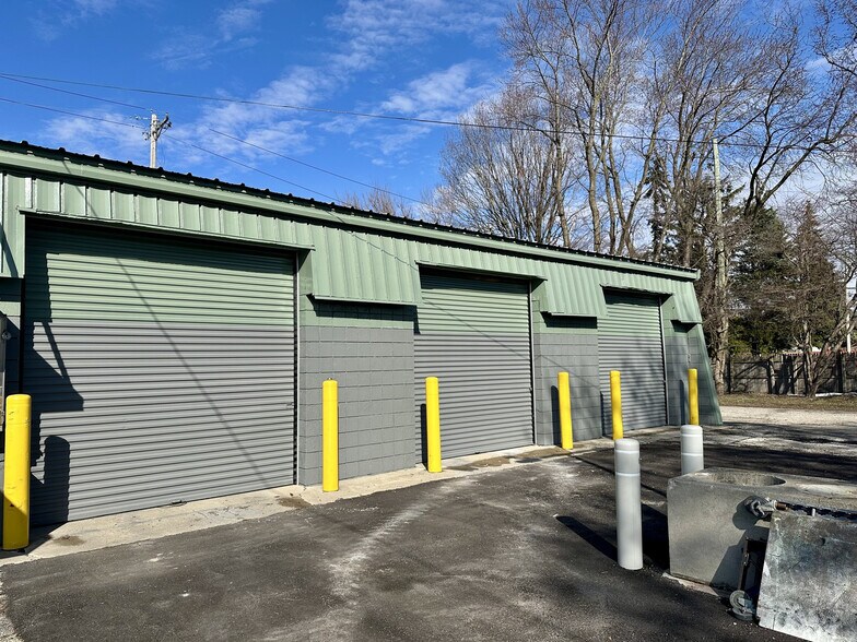 320 W Alexis Rd, Toledo, OH à louer - Photo de l’immeuble – Image 2 sur 5