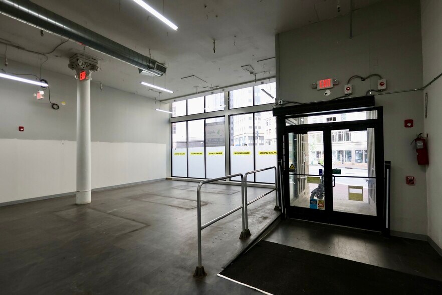 610 Wood St, Pittsburgh, PA à louer - Photo de l’immeuble – Image 3 sur 9