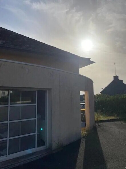 Local d'activités dans Theix-Noyalo à vendre - Photo de l’immeuble – Image 3 sur 5