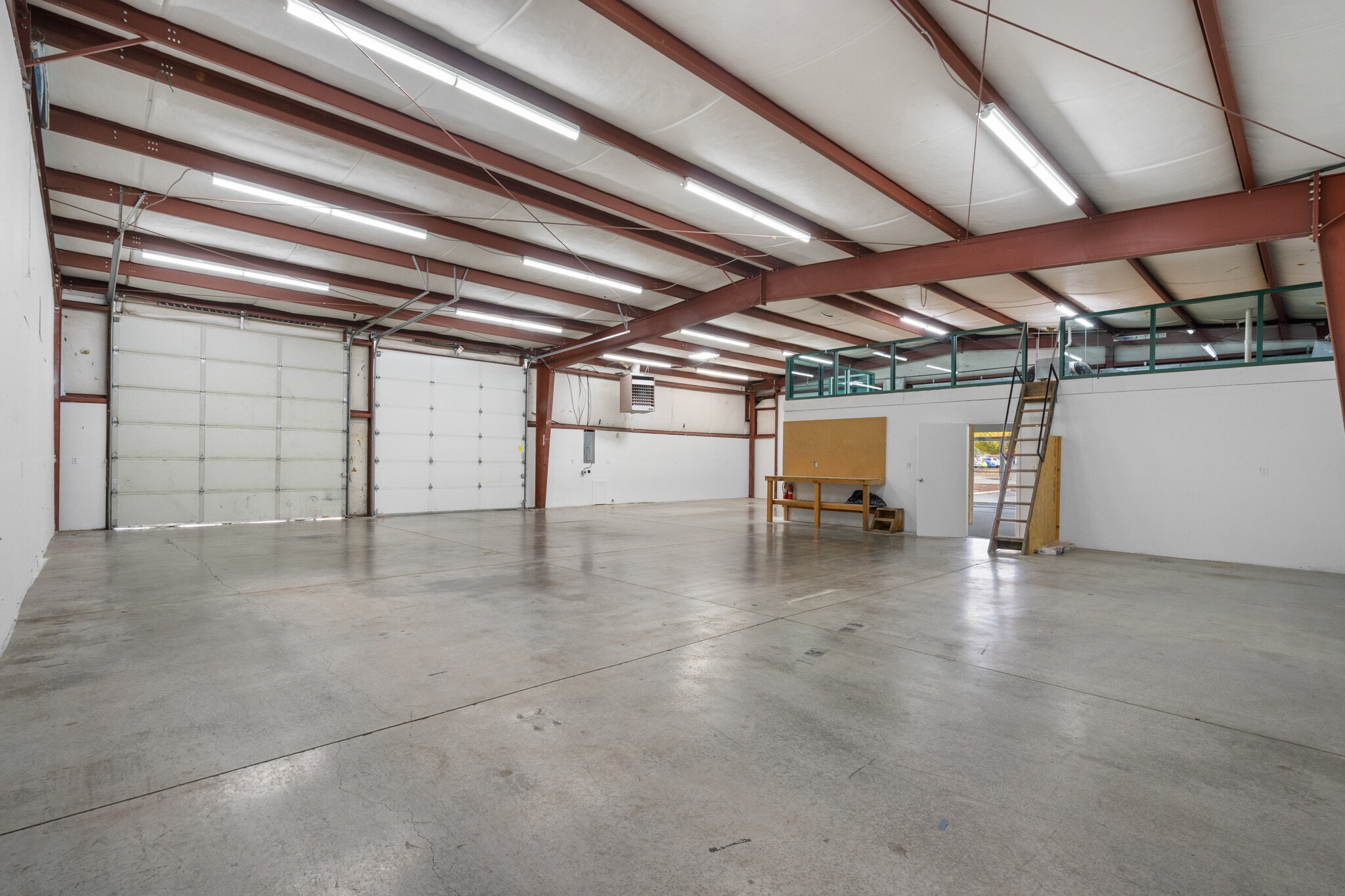 999 N 1st St, Silverton, OR à vendre Photo intérieure– Image 1 sur 1