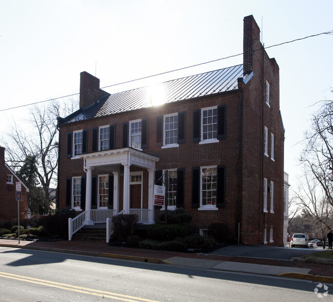 19 E Market St, Leesburg, VA à louer - Photo de l’immeuble – Image 3 sur 15