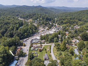 172 Main st, Saluda, NC - VUE AÉRIENNE  vue de carte - Image1