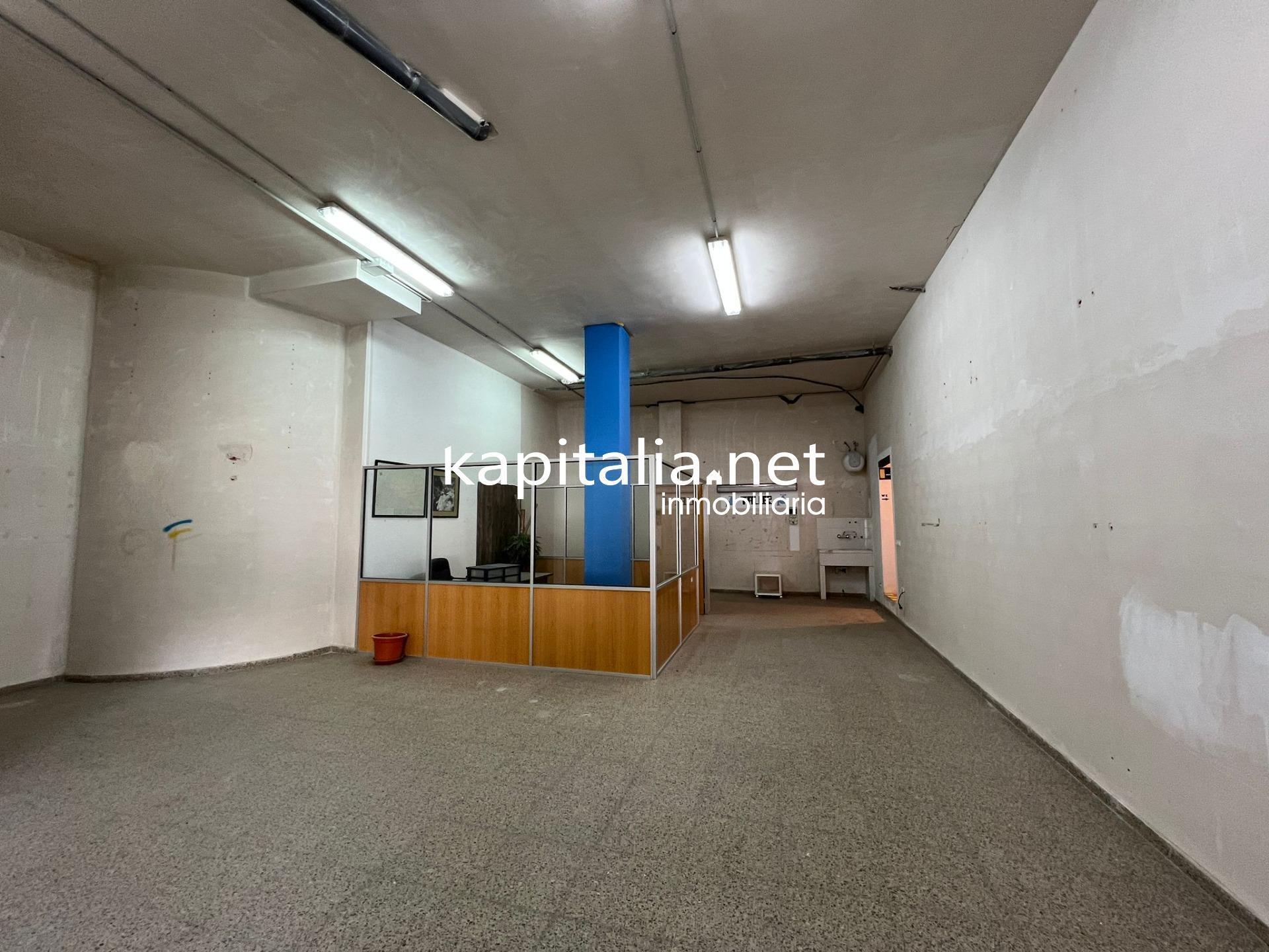 Local commercial dans Ontinyent, Valencia à louer Photo intérieure– Image 1 sur 9