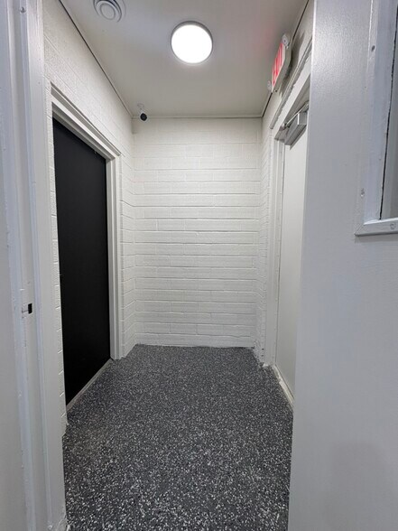 2011 Hull Ave, Des Moines, IA à louer - Hall d’entrée – Image 3 sur 14
