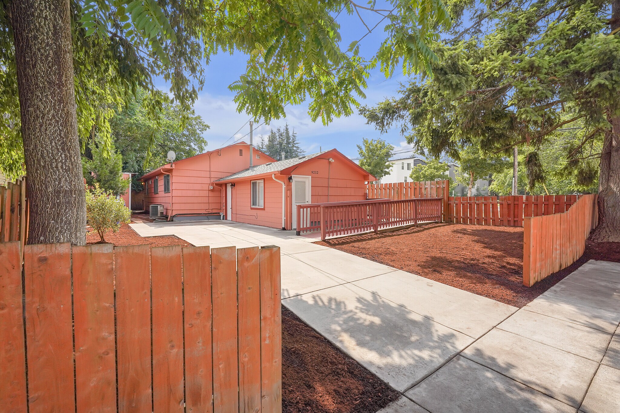 9212 SE Bush St, Portland, OR à vendre Photo principale– Image 1 sur 26