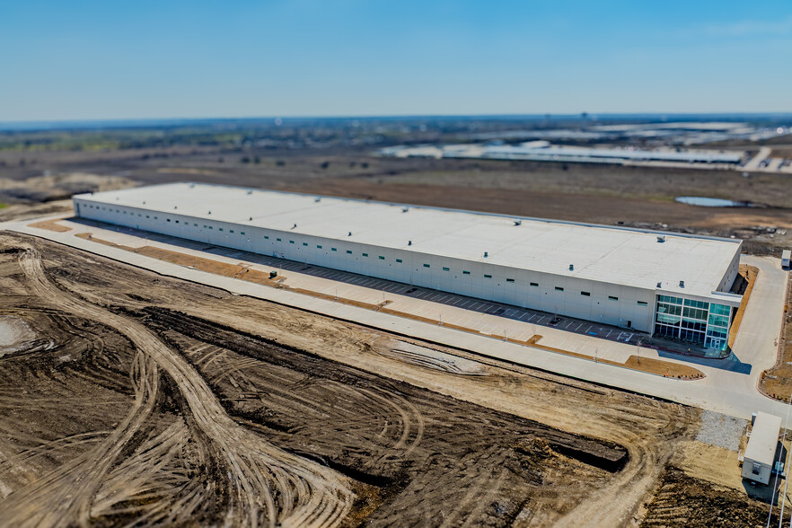 6100 N Stemmens Fwy, Sanger, TX à louer - Photo de l’immeuble – Image 3 sur 24
