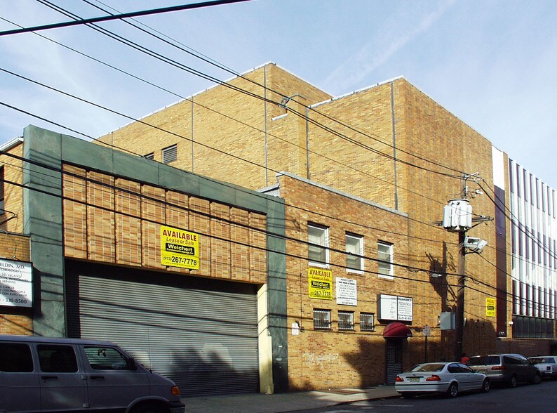 403B 39th St, Union City, NJ à louer - Photo de l’immeuble – Image 2 sur 17