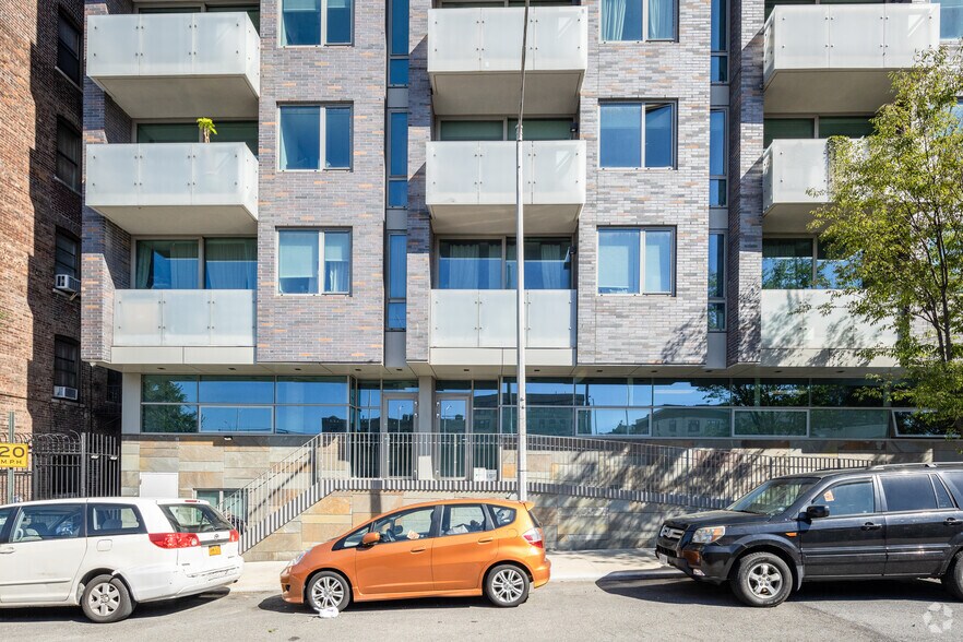 40 Pinehurst Ave, New York, NY à vendre - Photo de l’immeuble – Image 3 sur 5