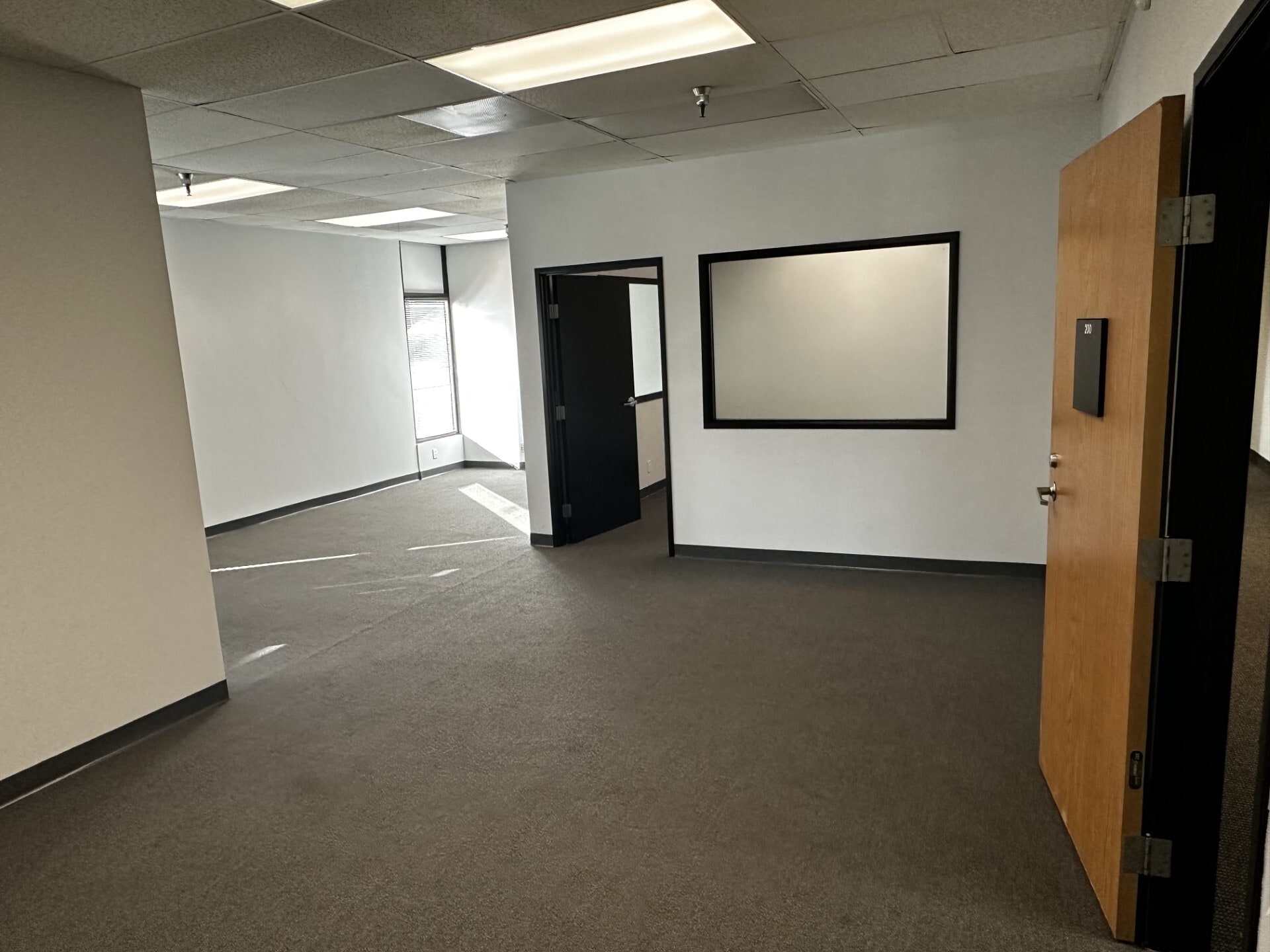 5800-5860 Hannum Ave, Los Angeles, CA à louer Photo intérieure– Image 1 sur 4