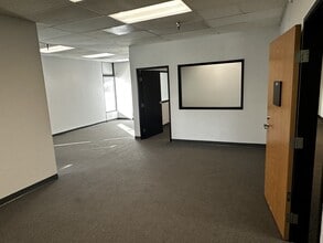 5800-5860 Hannum Ave, Los Angeles, CA à louer Photo intérieure– Image 1 sur 4