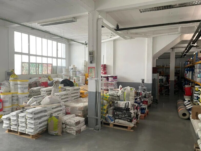Local d’activités dans Arcueil à louer - Photo de l’immeuble – Image 3 sur 14