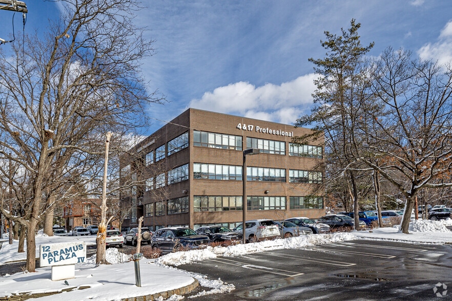 22 Madison Ave, Paramus, NJ à vendre - Photo principale – Image 2 sur 8