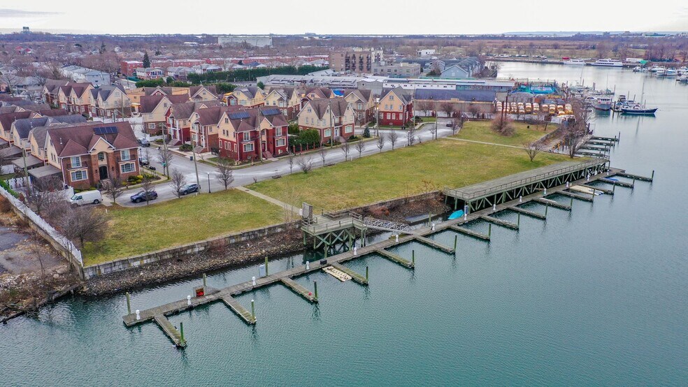 Clear Water Rd, Brooklyn, NY à vendre - Photo de l’immeuble – Image 1 sur 4