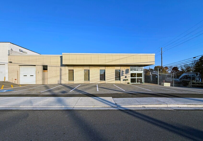 10401 Tucker St, Beltsville, MD à vendre - Photo de l’immeuble – Image 2 sur 17