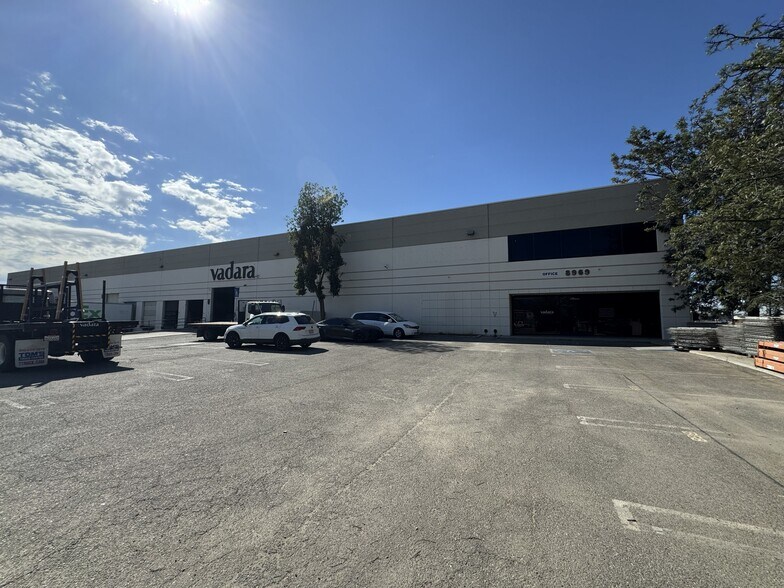 8963-8969 Bradley Ave, Sun Valley, CA à louer - Photo de l’immeuble – Image 1 sur 5