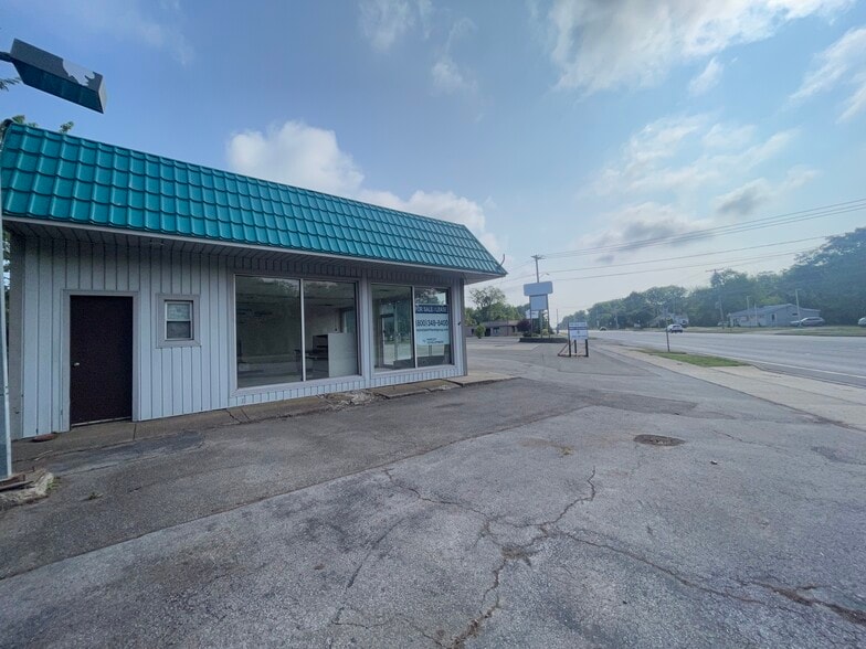 6790 Erie Rd, Derby, NY à vendre - Photo de l’immeuble – Image 2 sur 4