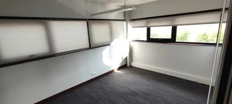 Bureau dans VILLENAVE-D'ORNON à louer - Photo de l’immeuble – Image 3 sur 7