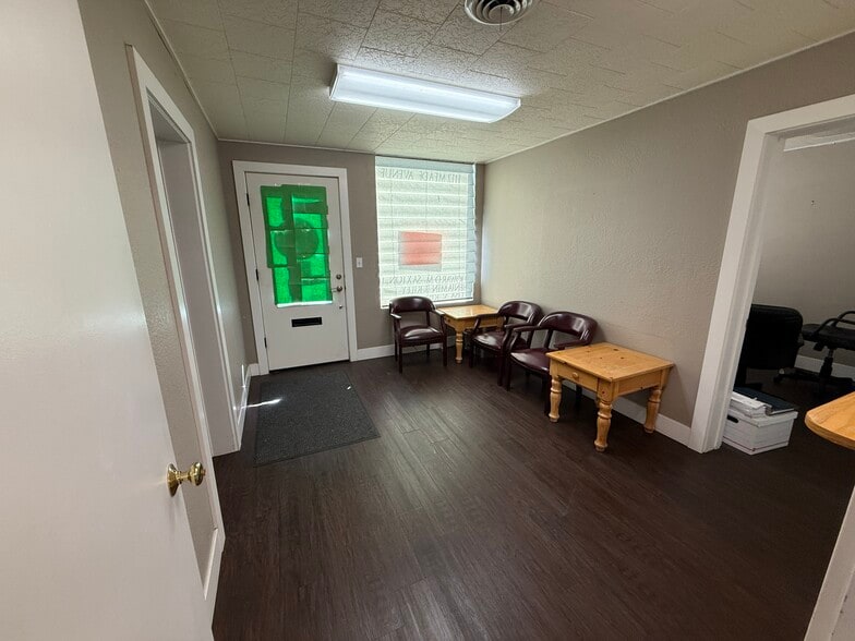 1112 Meade Ave, Prosser, WA à vendre - Hall d’entrée – Image 3 sur 14