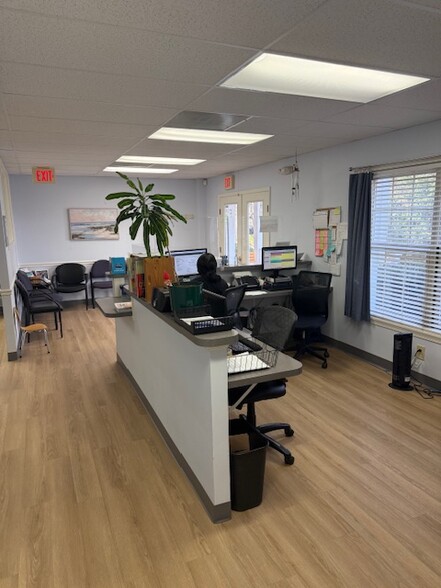 11906 Darnestown Rd, Gaithersburg, MD à louer - Photo de l’immeuble – Image 3 sur 9