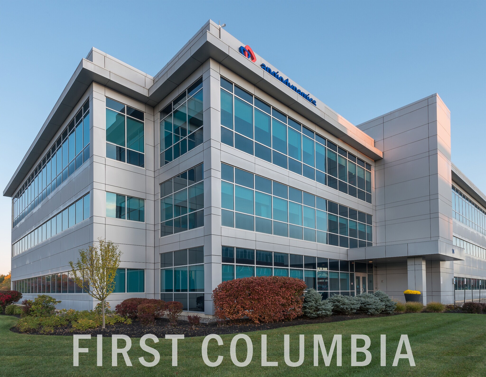 14 Plaza Dr, Latham, NY à louer Photo principale– Image 1 sur 3