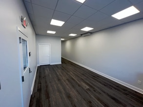 270 Jericho Tpke, Floral Park, NY à louer Photo intérieure– Image 2 sur 9