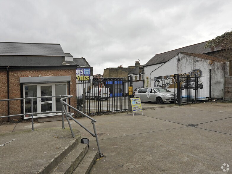 15A Selkirk Rd, Londres à louer - Photo de l’immeuble – Image 2 sur 5