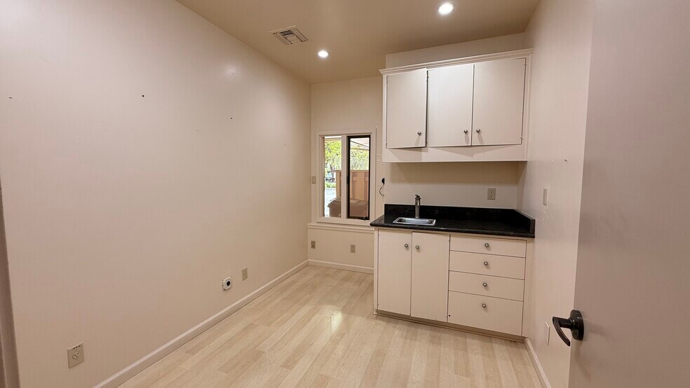3311 Mission Dr, Santa Cruz, CA à vendre - Photo intérieure – Image 3 sur 15