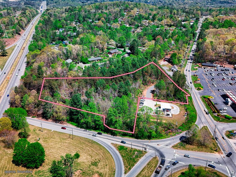 99999 Blueberry Hill Rd, Asheville, NC à vendre - Photo de l’immeuble – Image 2 sur 6