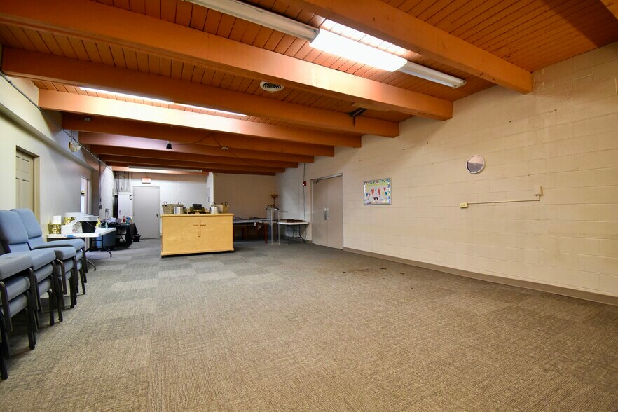 21900 Middlebelt Rd, Farmington Hills, MI à vendre - Photo de l’immeuble – Image 3 sur 14